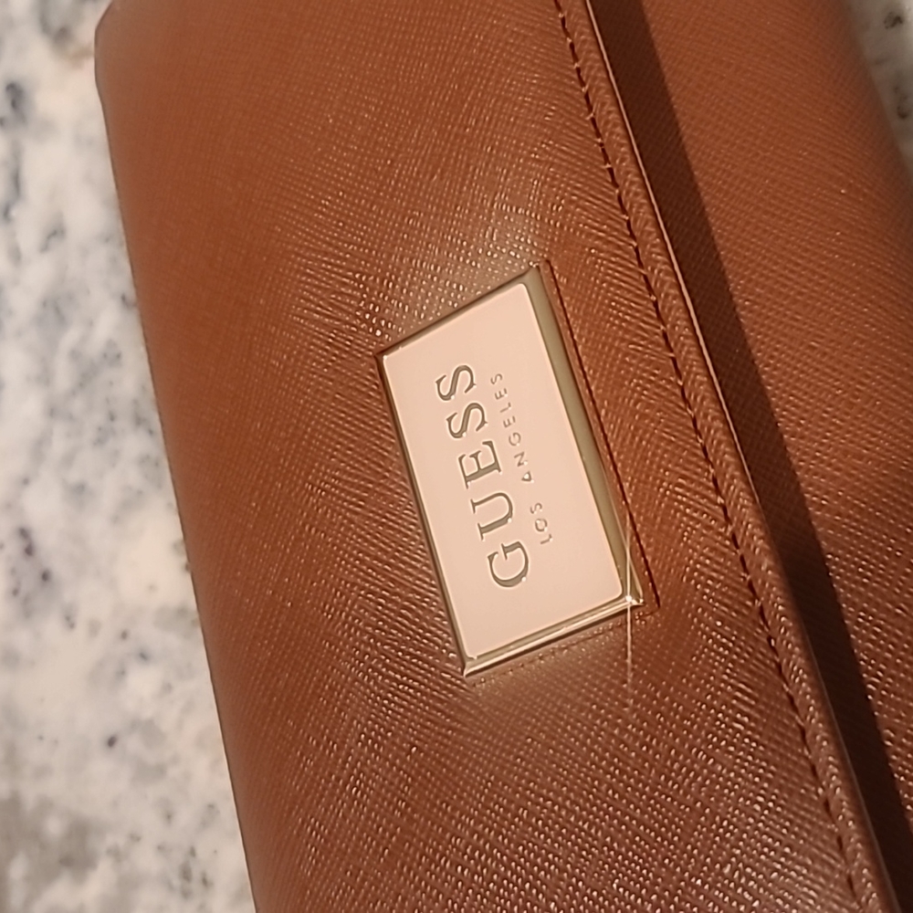 Guess Wallet - Picture 2 of 5
